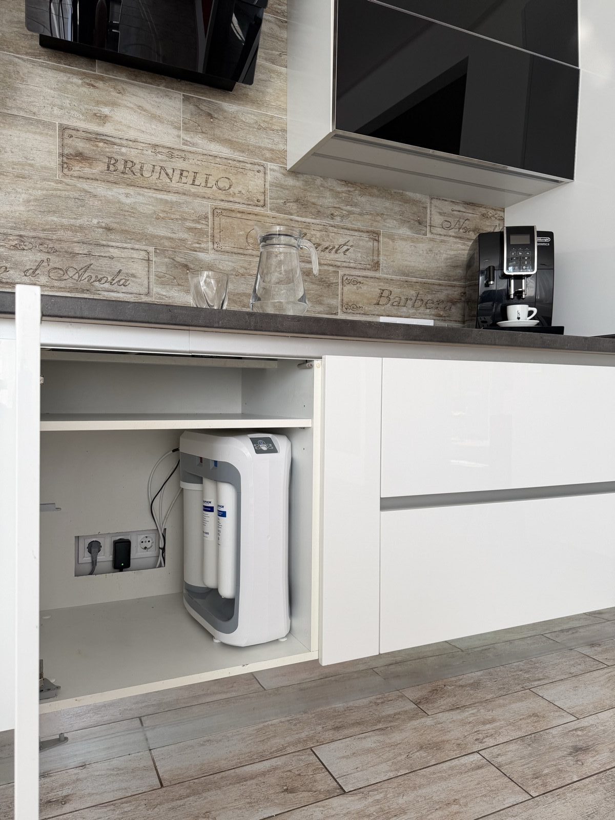 Aquaphor DWM-202S Pro у реальному кухонному інтер'єрі
